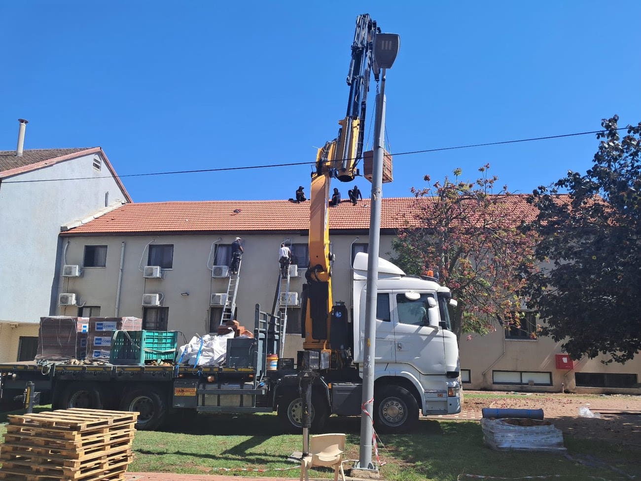 Rooftop Renovations for Komemiyus Yeshiva